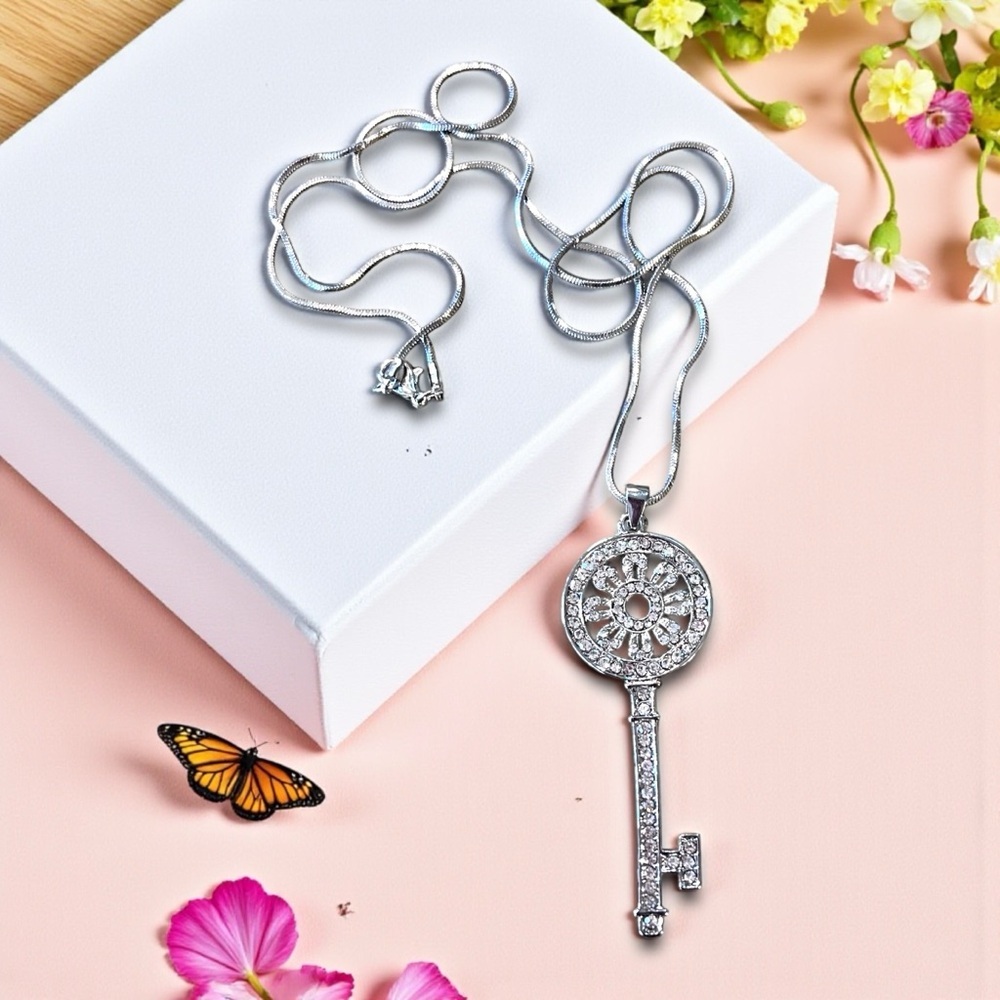 Rhinestone Key Pendant Necklace